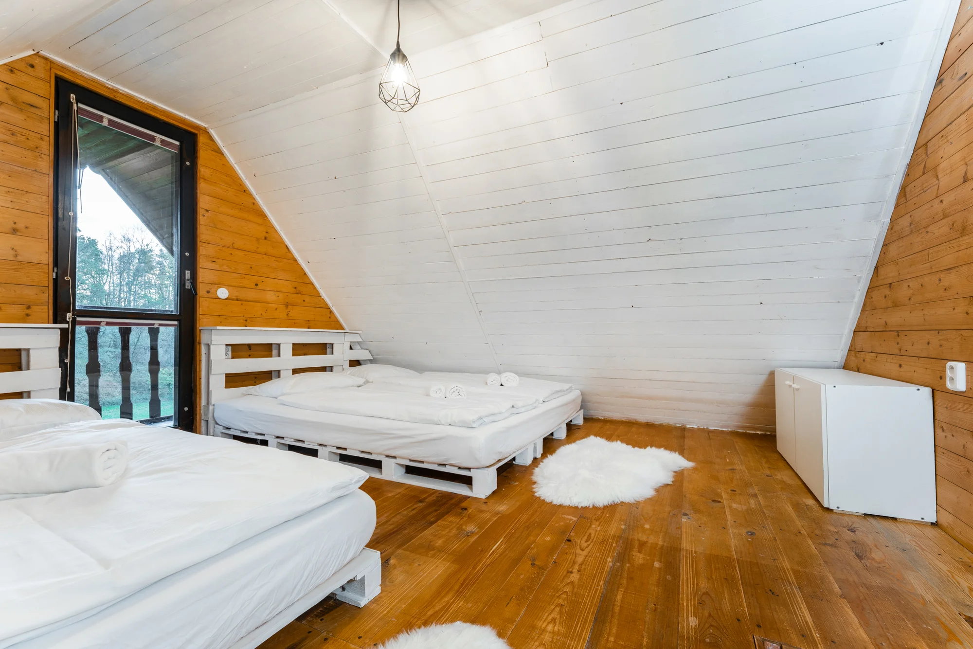 Pobyt v malebné wellness chatě u lesa: sauna, vířivka i zapůjčení lodičky