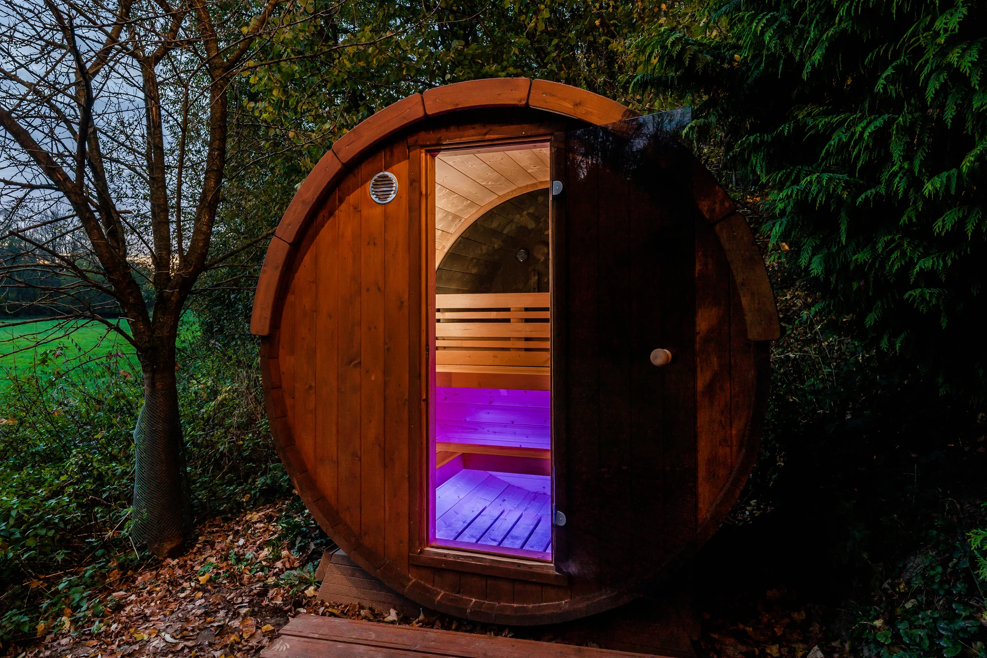 Pobyt v malebné wellness chatě u lesa: sauna, vířivka i zapůjčení lodičky