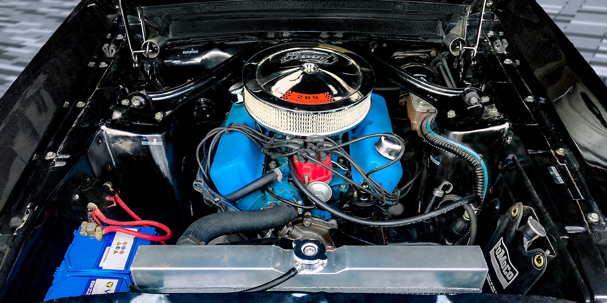 Jízda zpátky časem: spolujízda či půjčení Mustangu z roku 1967, V8, výfuky Magnaflow