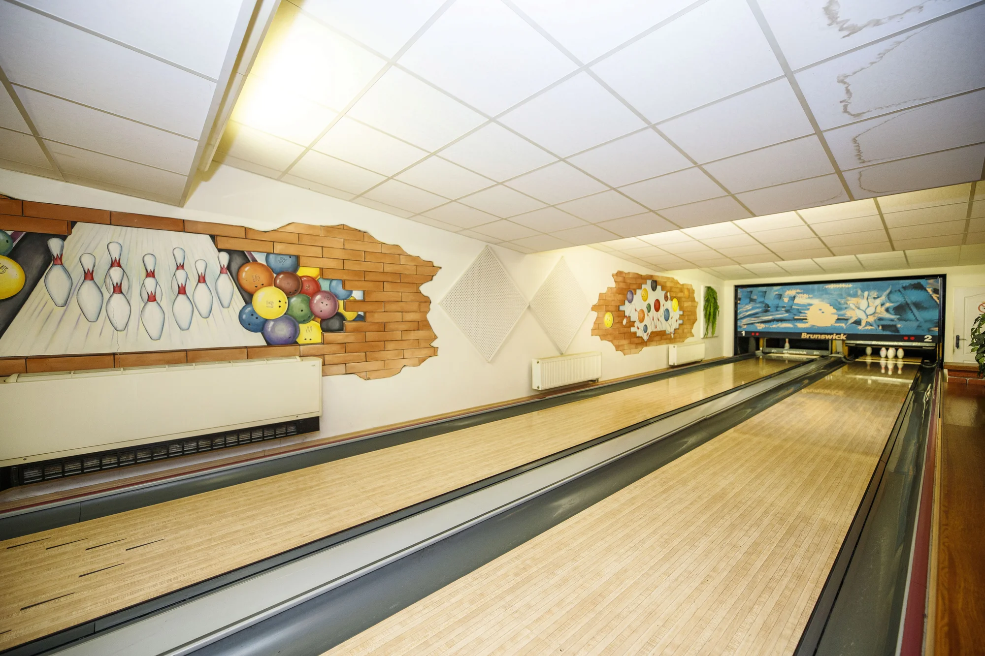 Zábava i bezva bašta: bowling až pro 8 osob, mini řízečky, žebra či pizza