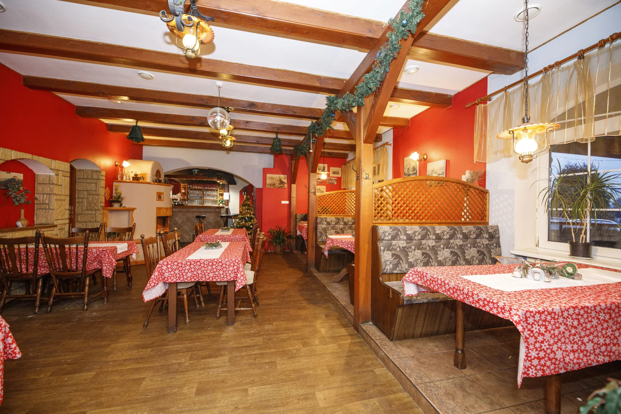 Zábava i bezva bašta: bowling až pro 8 osob, mini řízečky, žebra či pizza