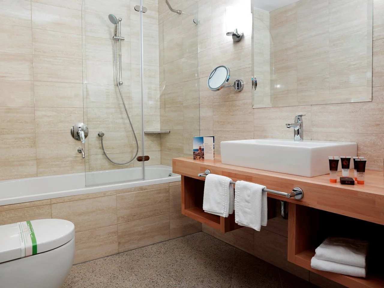 4* dovolená v Portoroži: hotel se soukromou pláží, polopenzí a bazény