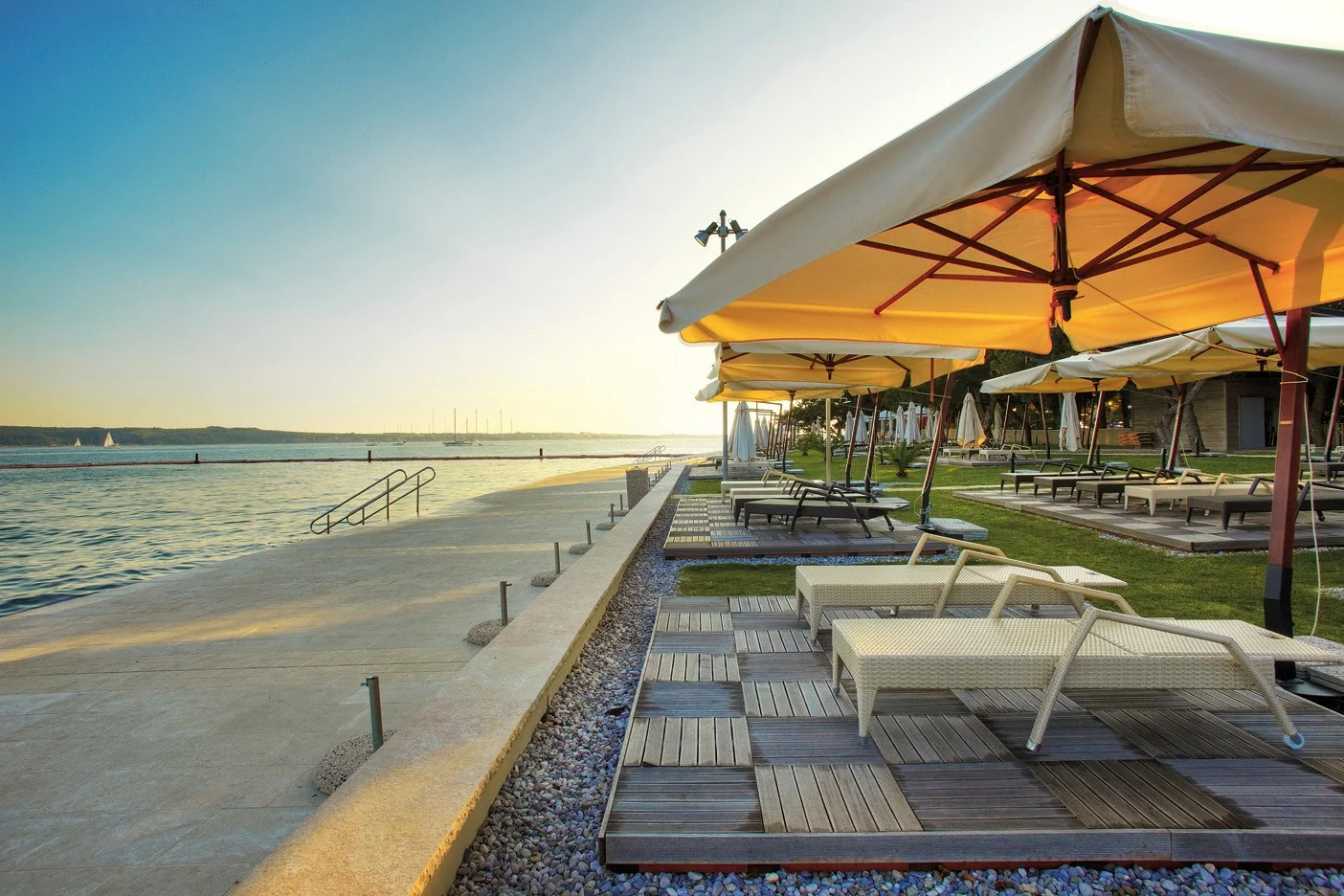 4* dovolená v Portoroži: hotel se soukromou pláží, polopenzí a bazény