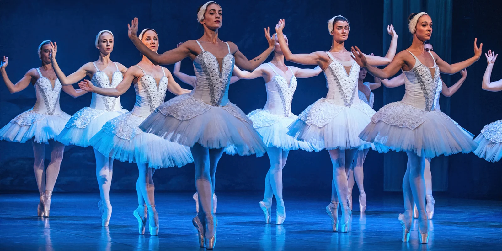 Vstupenky květen až srpen na baletní představení Labutí jezero v divadle Broadway