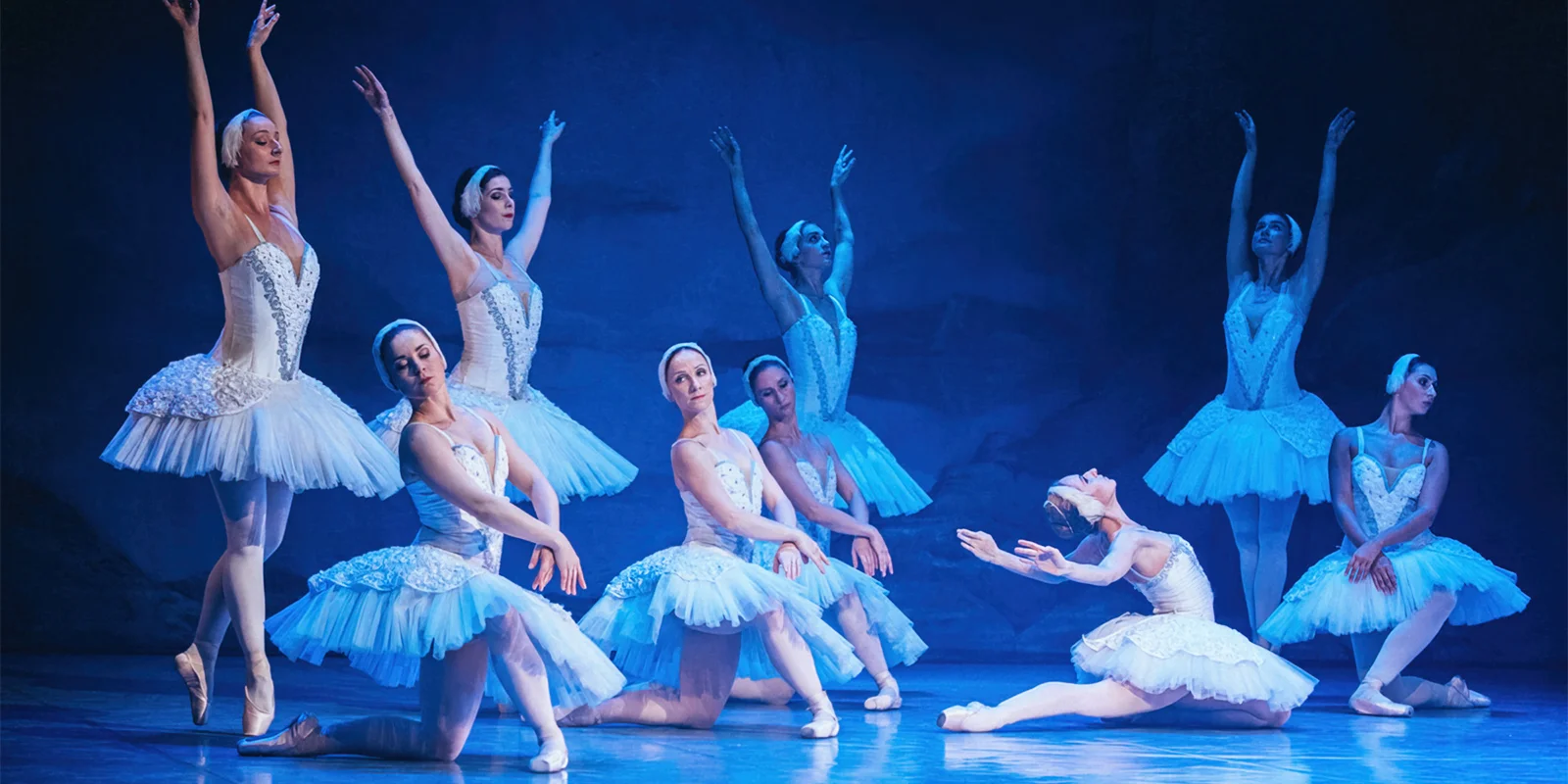 Vstupenky květen až srpen na baletní představení Labutí jezero v divadle Broadway