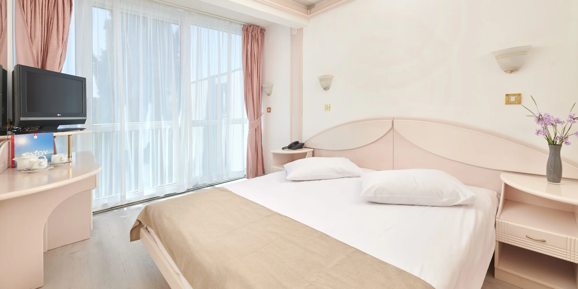 Chorvatská Istrie: 3* hotel v Poreči s all inclusive, 50 metrů na pláž, bazén i sport, first minute slevy