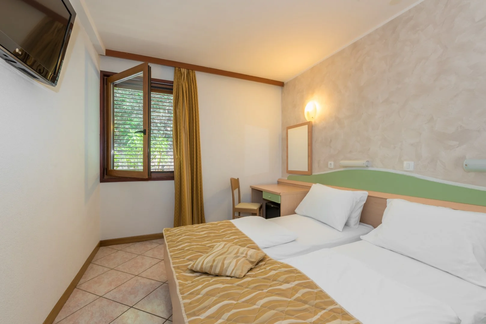 Dovolená v Rabacu na Istrii: 4* hotel u pláže, polopenze či all inclusive, bazénový komplex