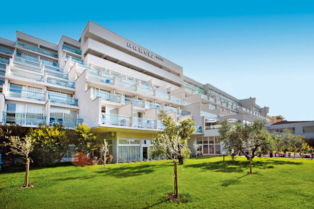 Dovolená v Rabacu na Istrii: 4* hotel u pláže, polopenze či all inclusive, bazénový komplex