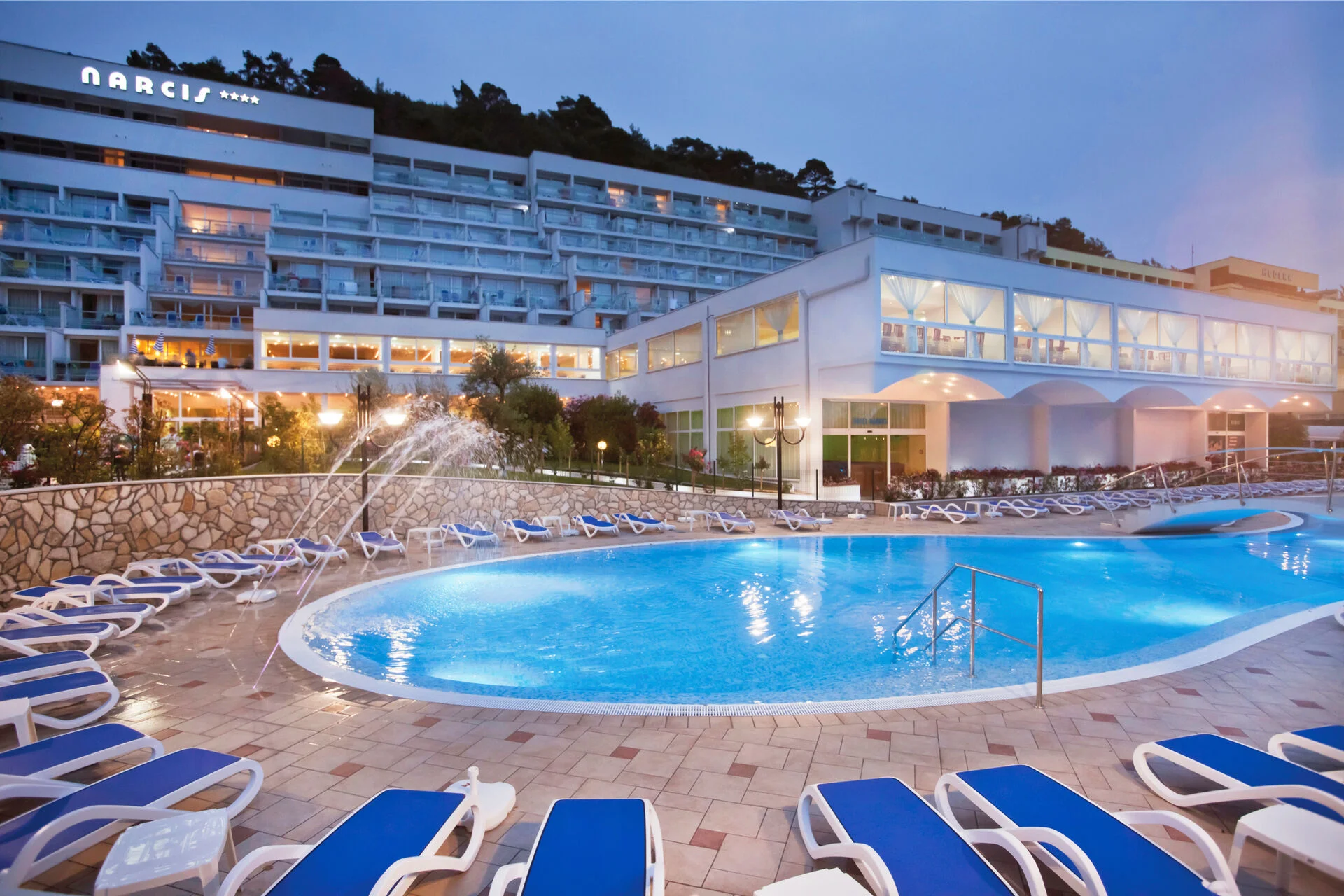 Dovolená v Rabacu na Istrii: 4* hotel u pláže, polopenze či all inclusive, bazénový komplex