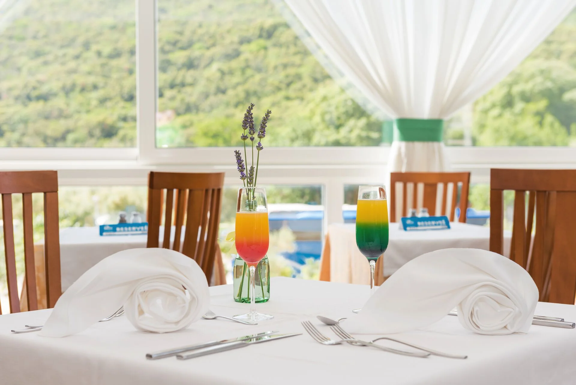 Dovolená v Rabacu na Istrii: 4* hotel u pláže, polopenze či all inclusive, bazénový komplex
