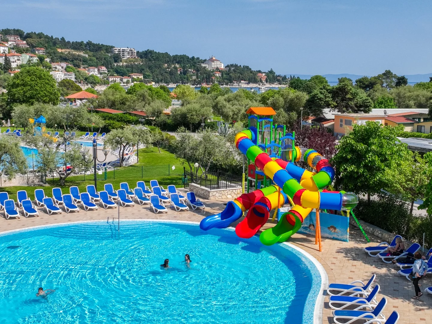 Dovolená v Rabacu na Istrii: 4* hotel u pláže, polopenze či all inclusive, bazénový komplex
