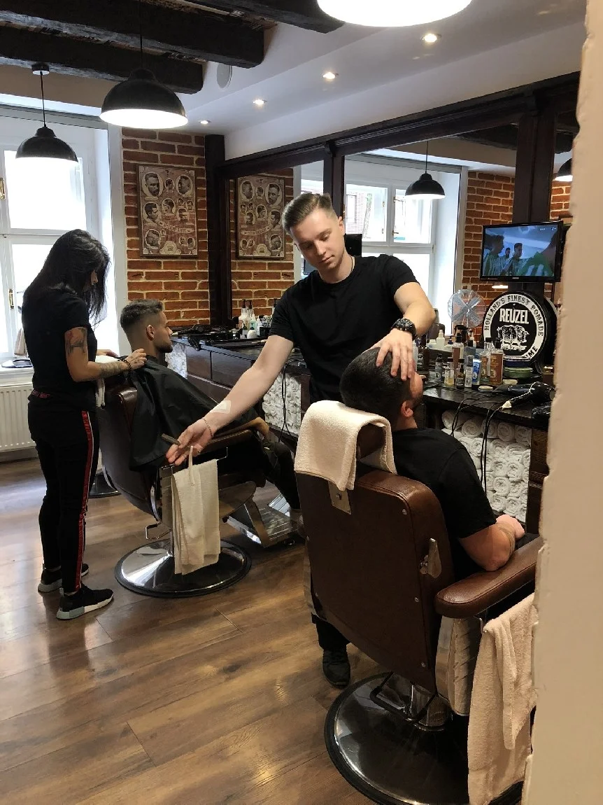 Rebell Barbers v Karlíně: základní střih, úprava vousů i komplet balíček