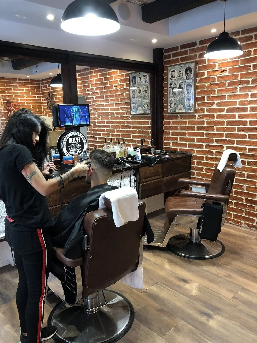 Rebell Barbers v Karlíně: základní střih, úprava vousů i komplet balíček