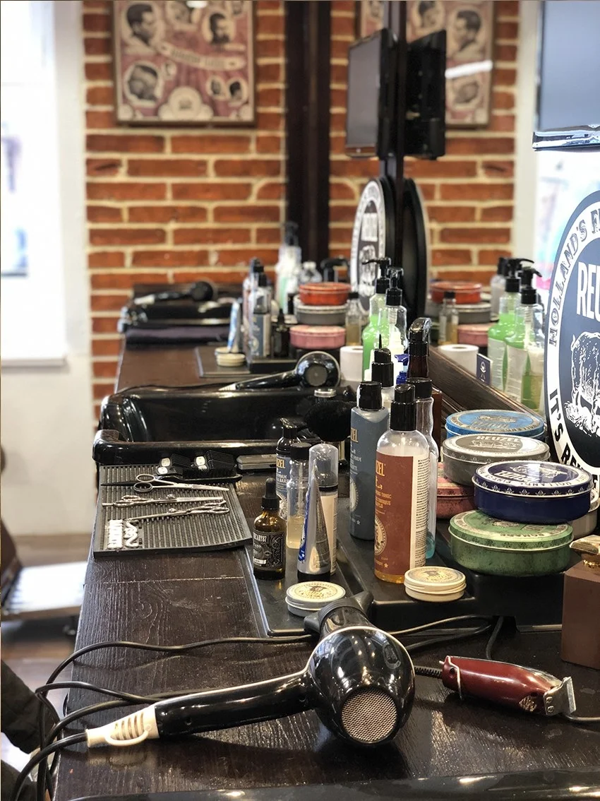 Rebell Barbers v Karlíně: základní střih, úprava vousů i komplet balíček