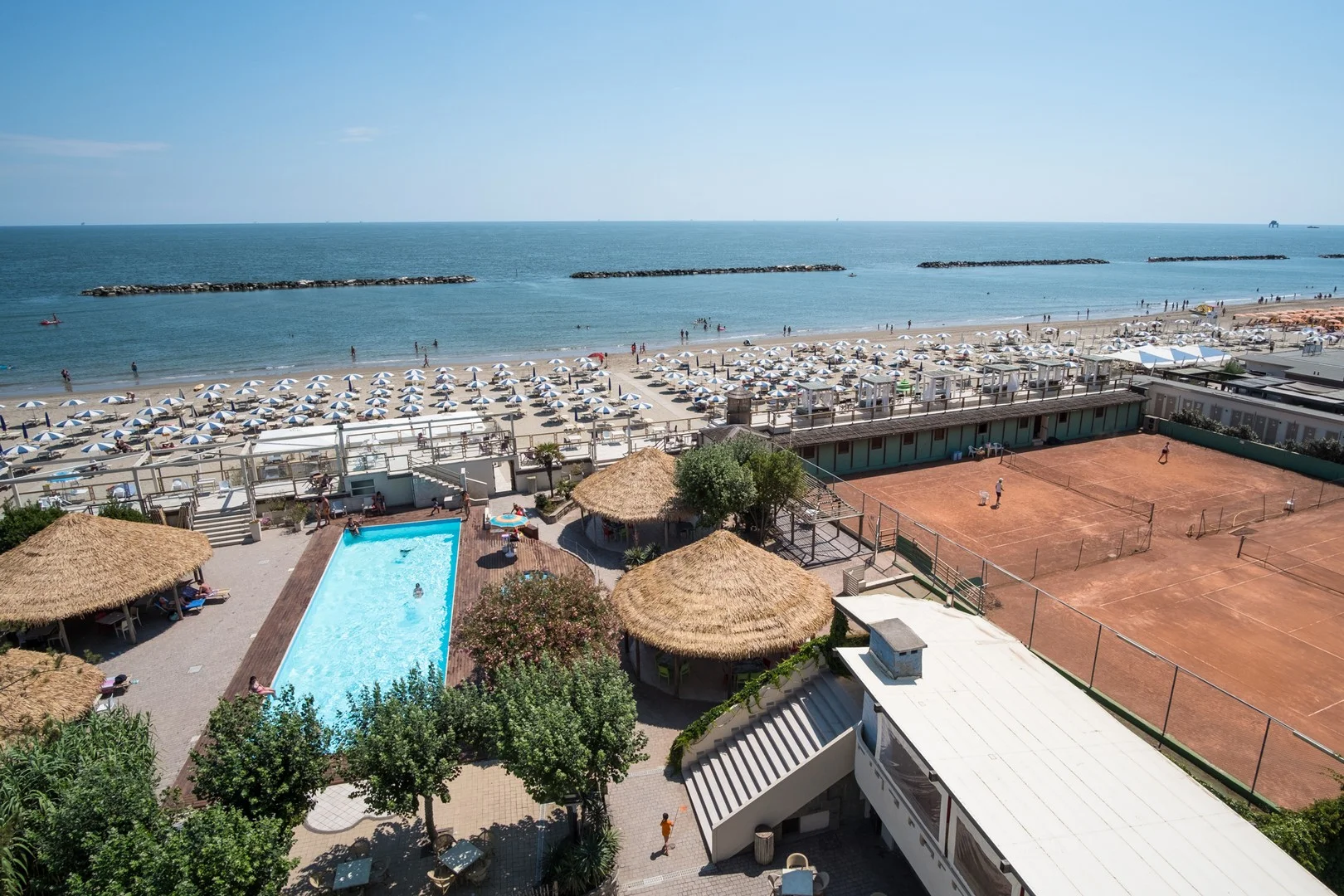Léto v italské Ravenně: hotel u moře, all inclusive, neomezené nápoje, venkovní bazén a zábava