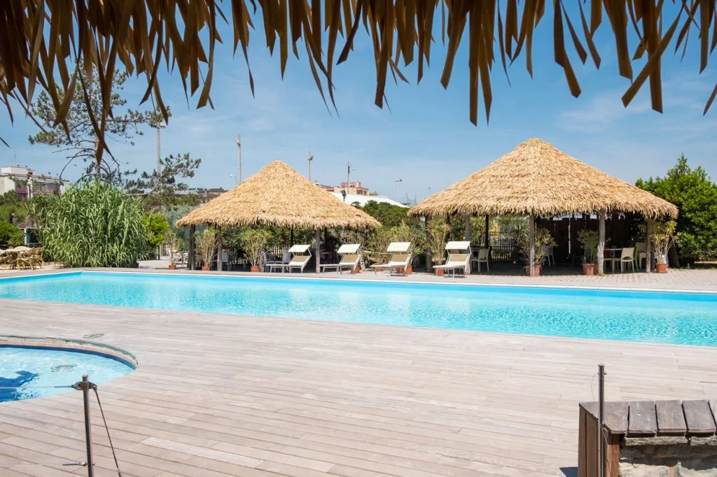 Léto v italské Ravenně: hotel u moře, all inclusive, neomezené nápoje, venkovní bazén a zábava