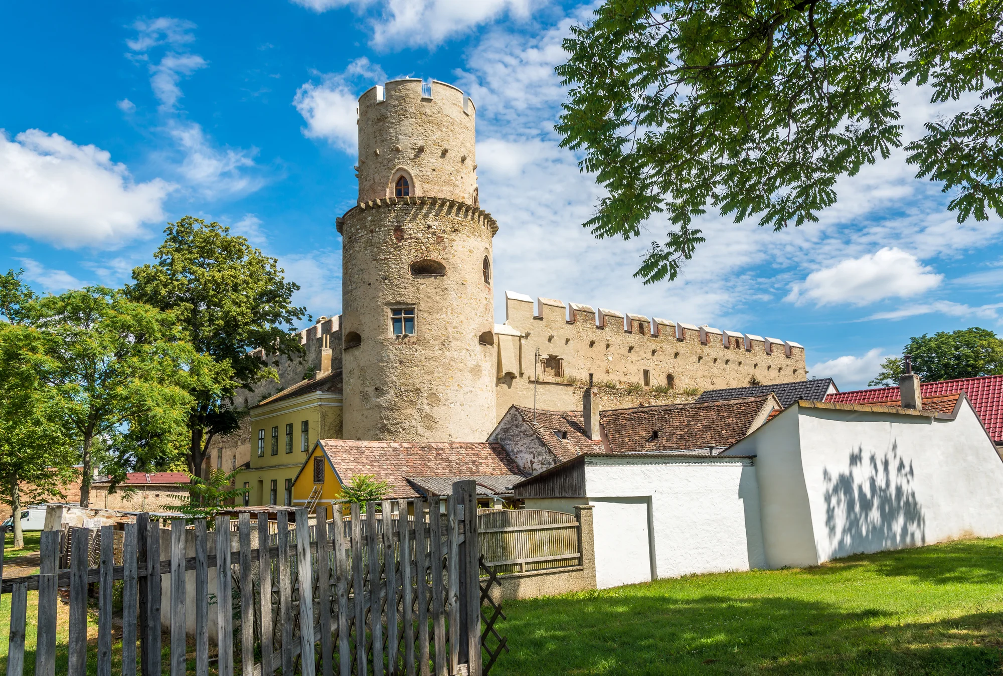 Relax v rakouském termálním areálu Therme Laa: sauny, bazén se slanou vodou i tobogán