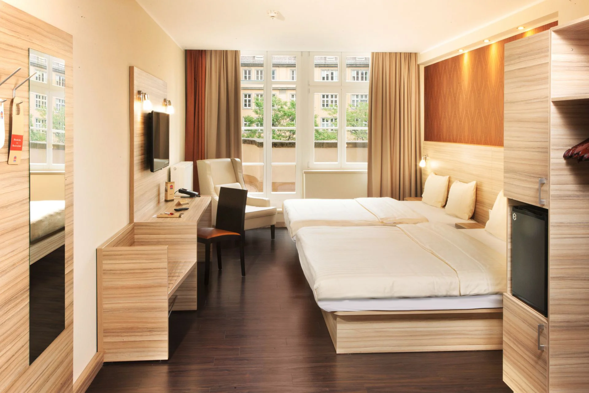 Komfortní hotel v samém centru historických Drážďan se snídaní pro 2 osoby