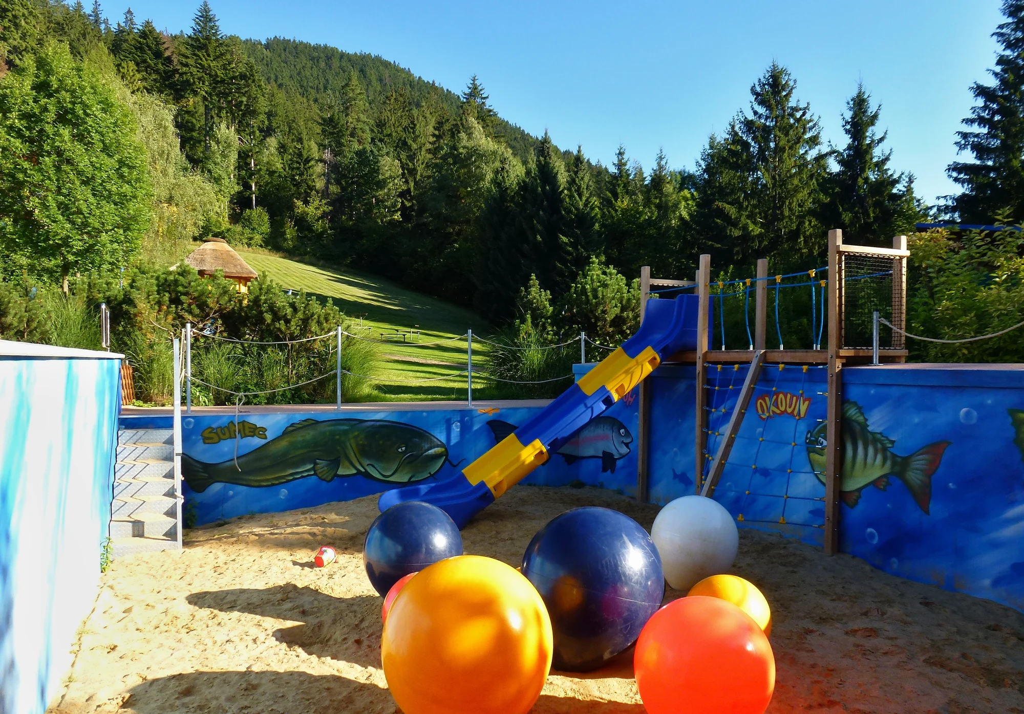 Horský relax pod Lysou horou: snídaně, bazén s vířivkou a bowling nebo bylinková koupel