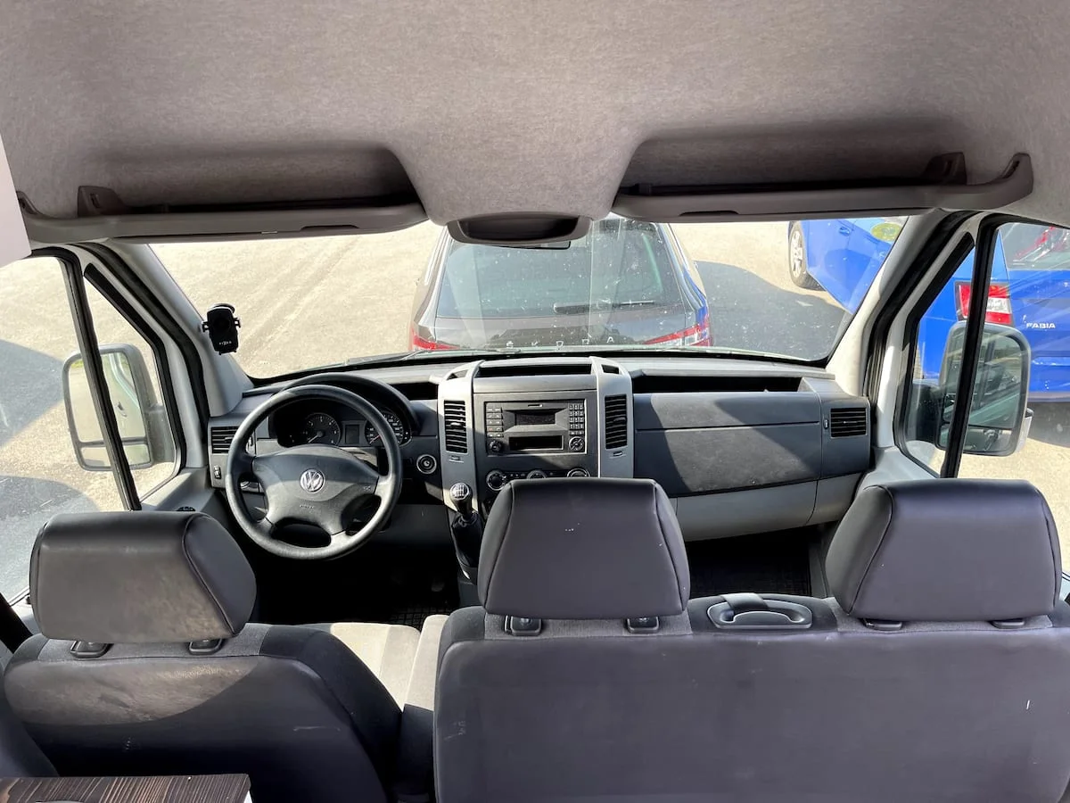 Pronájem obytné dodávky s kuchyňkou i střešní terasou: Mercedes Benz nebo Volkswagen Crafter
