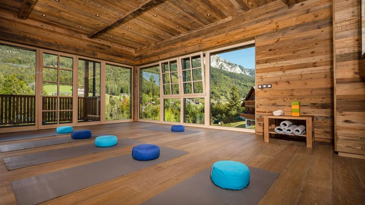 Pobyt v rakouských Alpách: hotelové pokoje i apartmány u jezera Grundlsee, wellness a snídaně