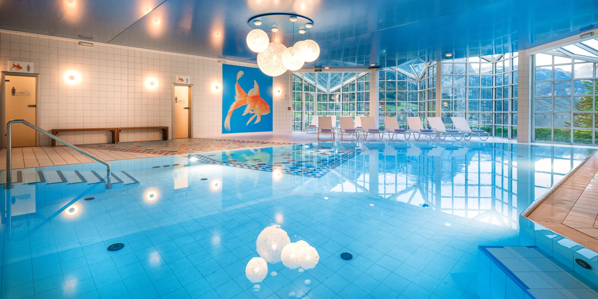 Pobyt v rakouských Alpách: hotelové pokoje i apartmány u jezera Grundlsee, wellness a snídaně