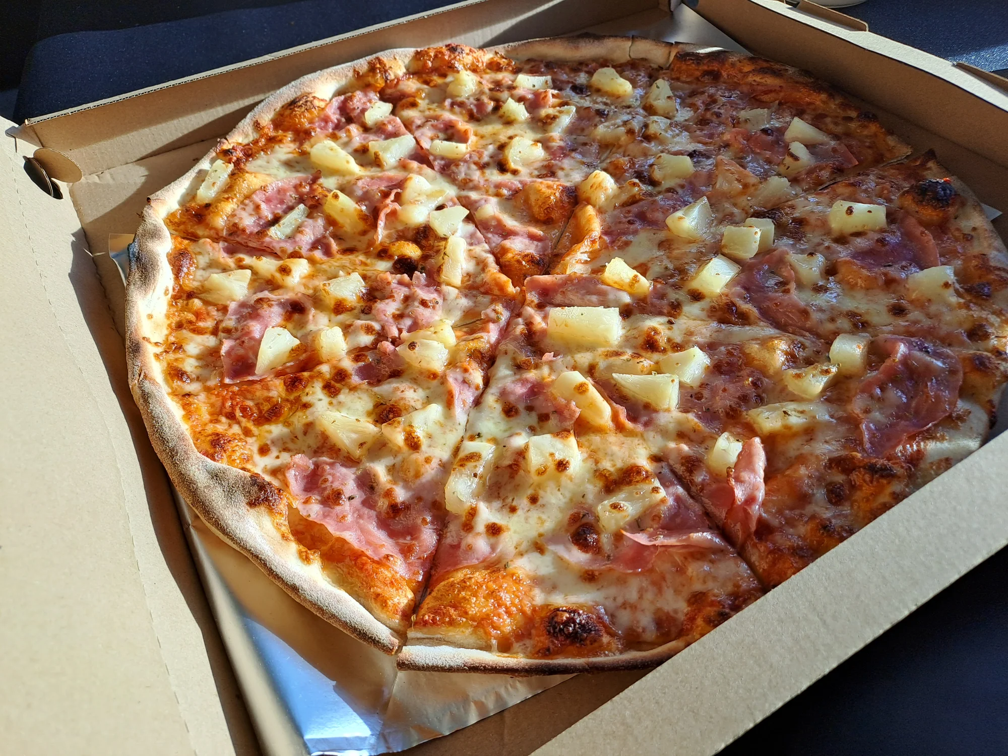 Pizza o průměru 32 cm dle výběru k odnosu s sebou i ⅙ pizzy na tácku
