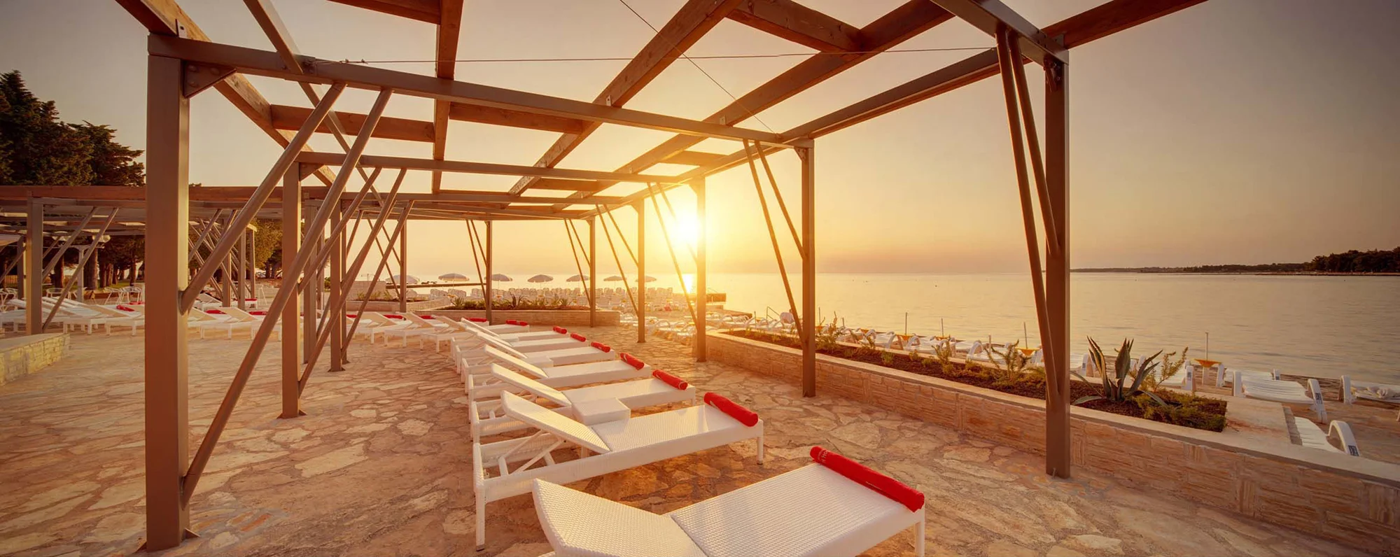 4* dovolená v chorvatském Umagu s jídlem: pláž, bazény a wellness, děti do 12 let zdarma