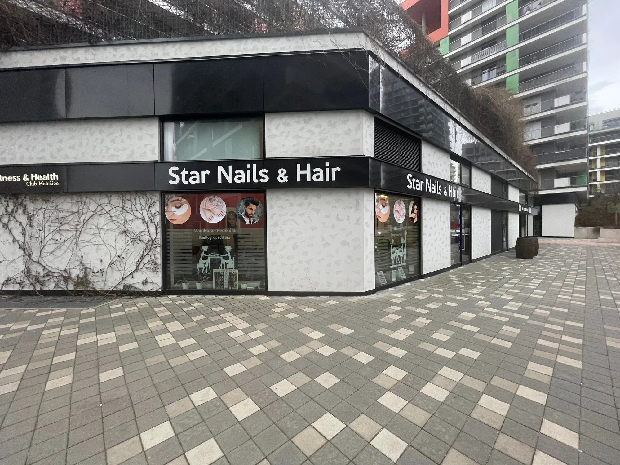 Star Nails: manikúra s Shellacem či mokrá pedikúra s gel lakem
