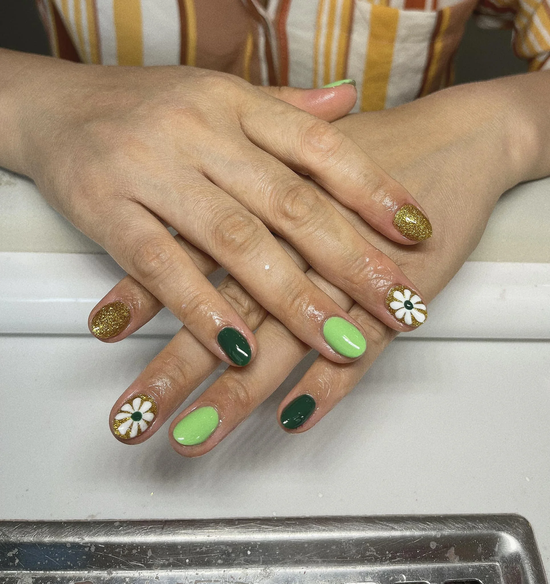 Star Nails: manikúra s Shellacem či mokrá pedikúra s gel lakem