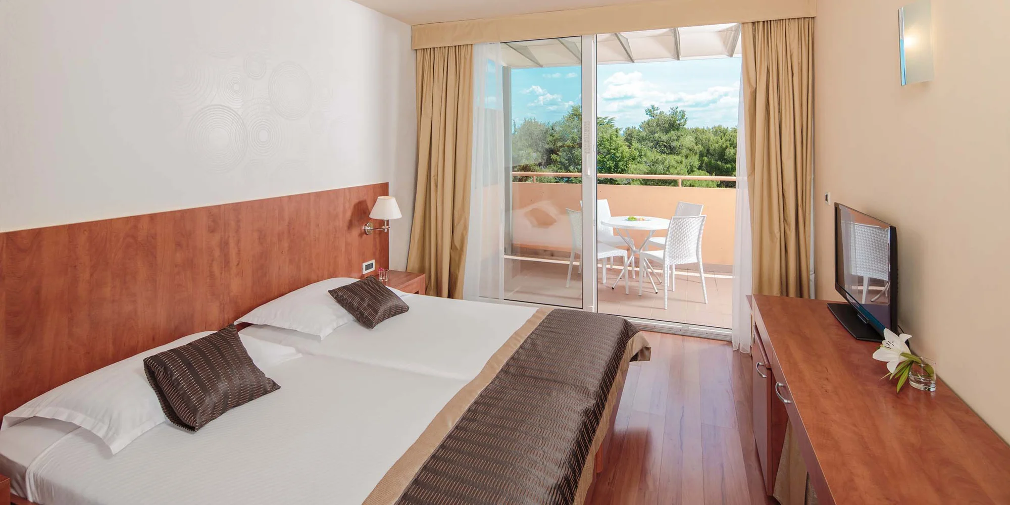 4* dovolená v chorvatském Umagu s jídlem: pláž, bazény a wellness, děti do 12 let zdarma