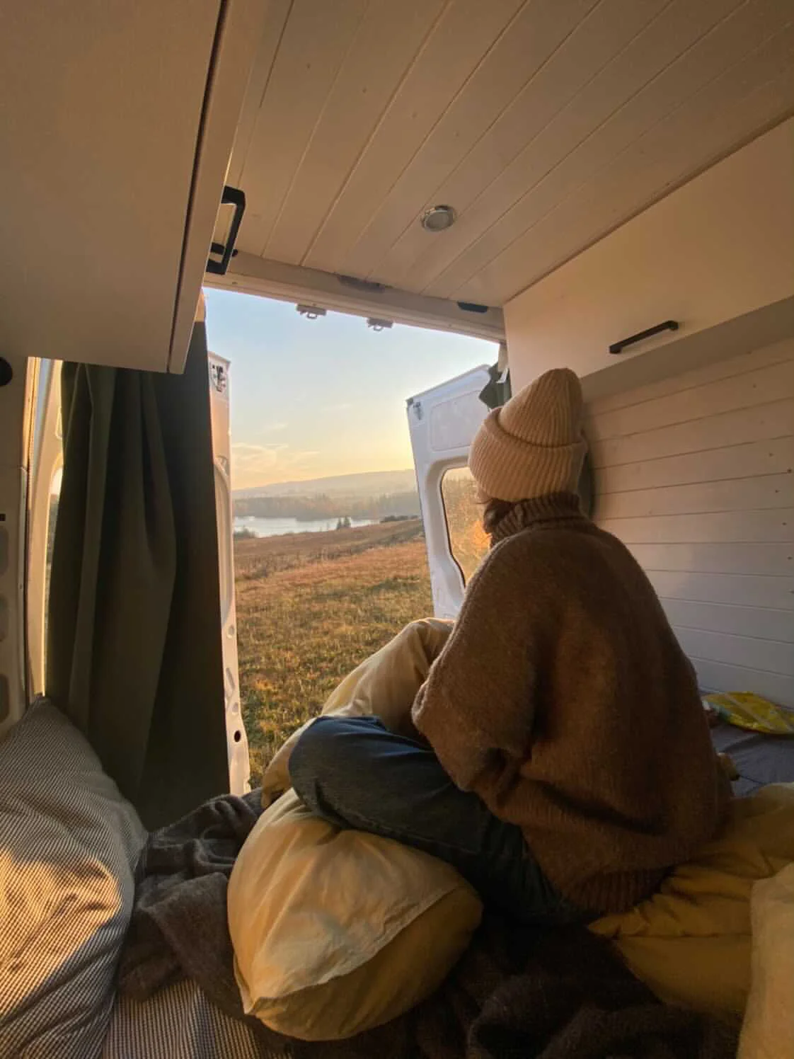 Pronájem obytné dodávky s kuchyňkou i střešní terasou: Mercedes Benz nebo Volkswagen Crafter
