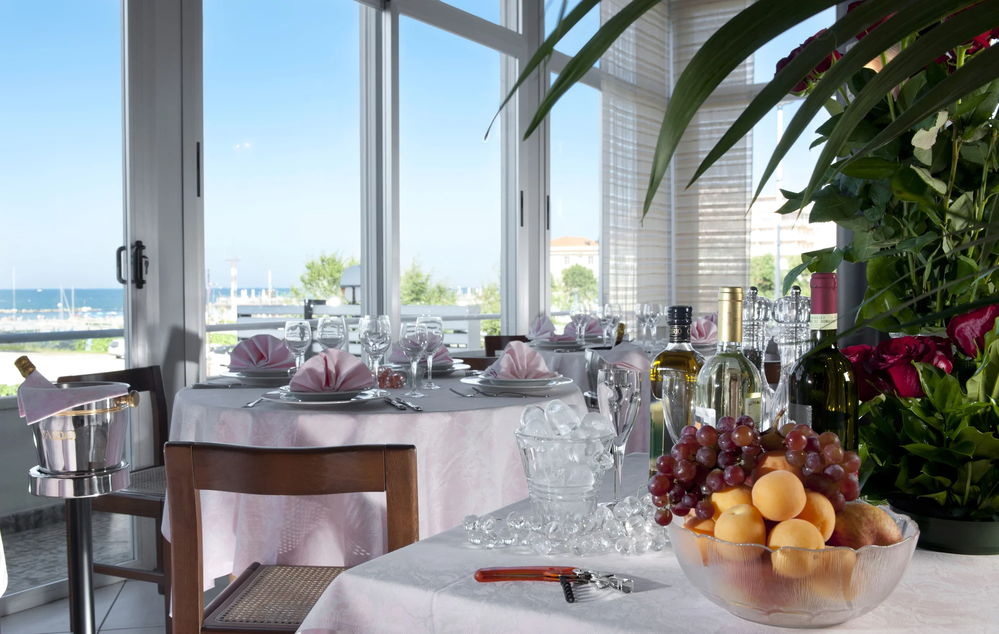 Dovolená u Rimini: hotel u pláže, snídaně, polopenze či plná penze i bazén a vířivka