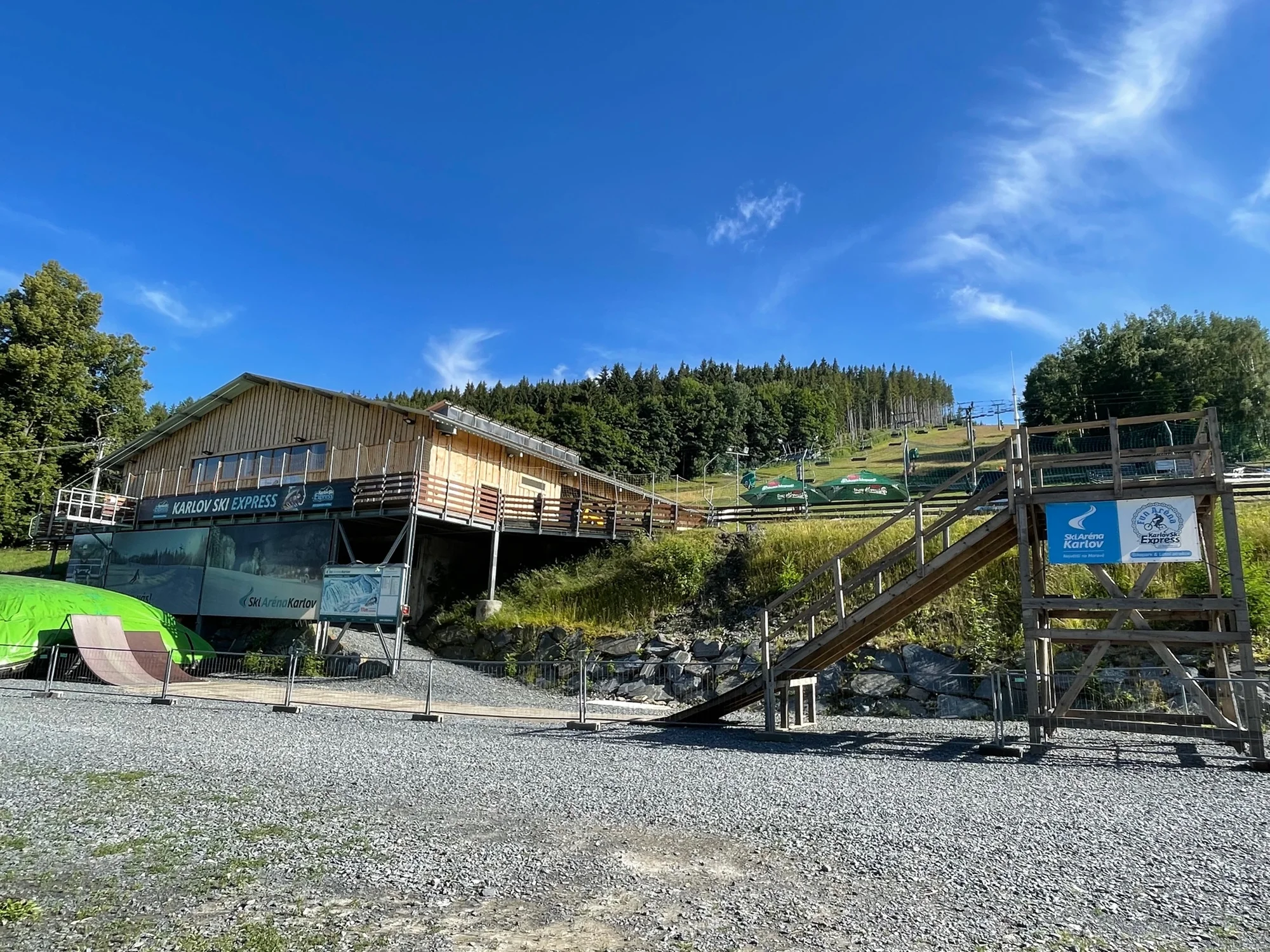Ráj v přírodě Jeseníků s bohatou polopenzí a venkovním i vnitřním wellness, 1 km od celoroční ski arény