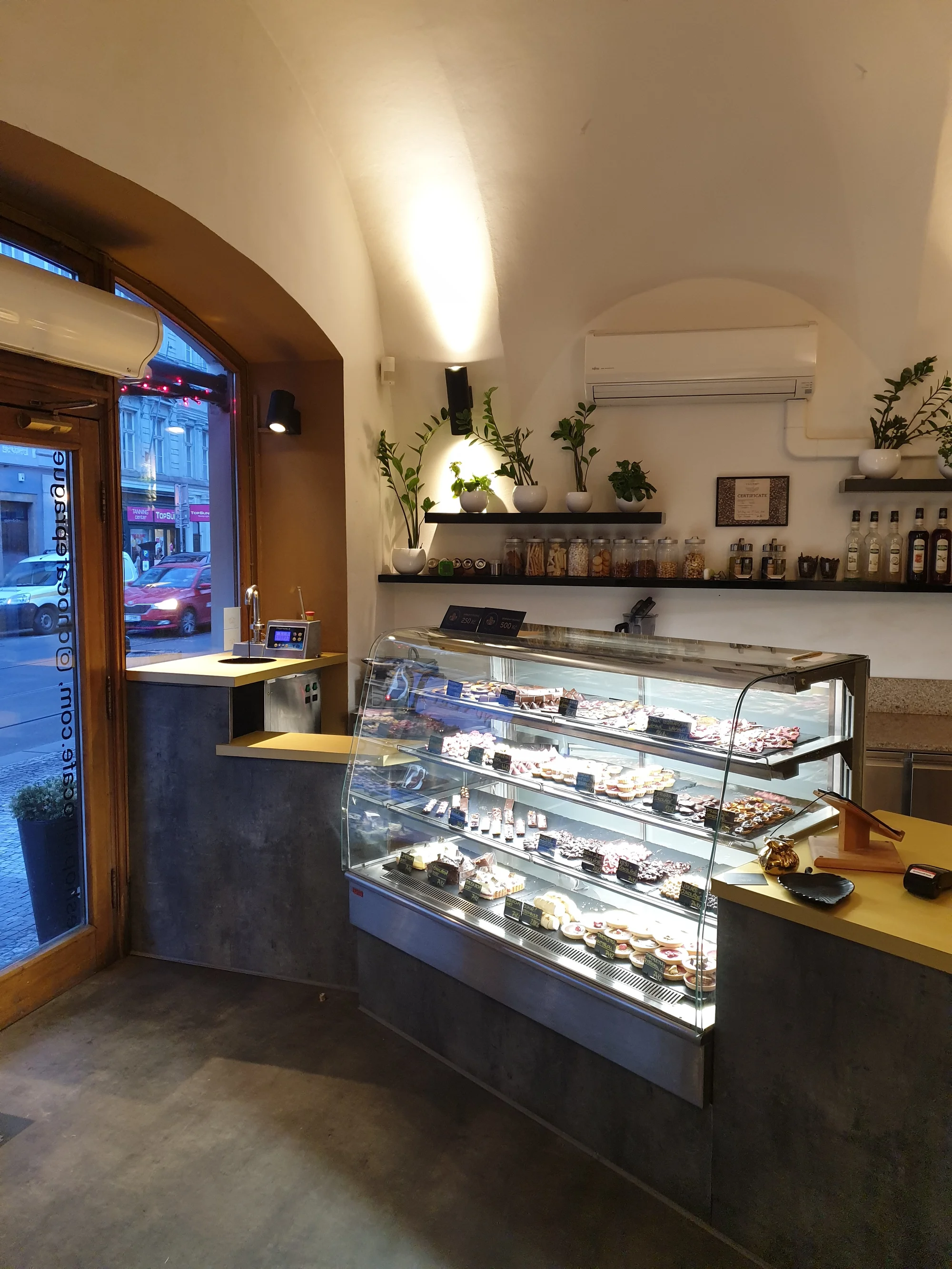 60min. čokoládový workshop: cake pops, lámaná čokoláda i máčené preclíky