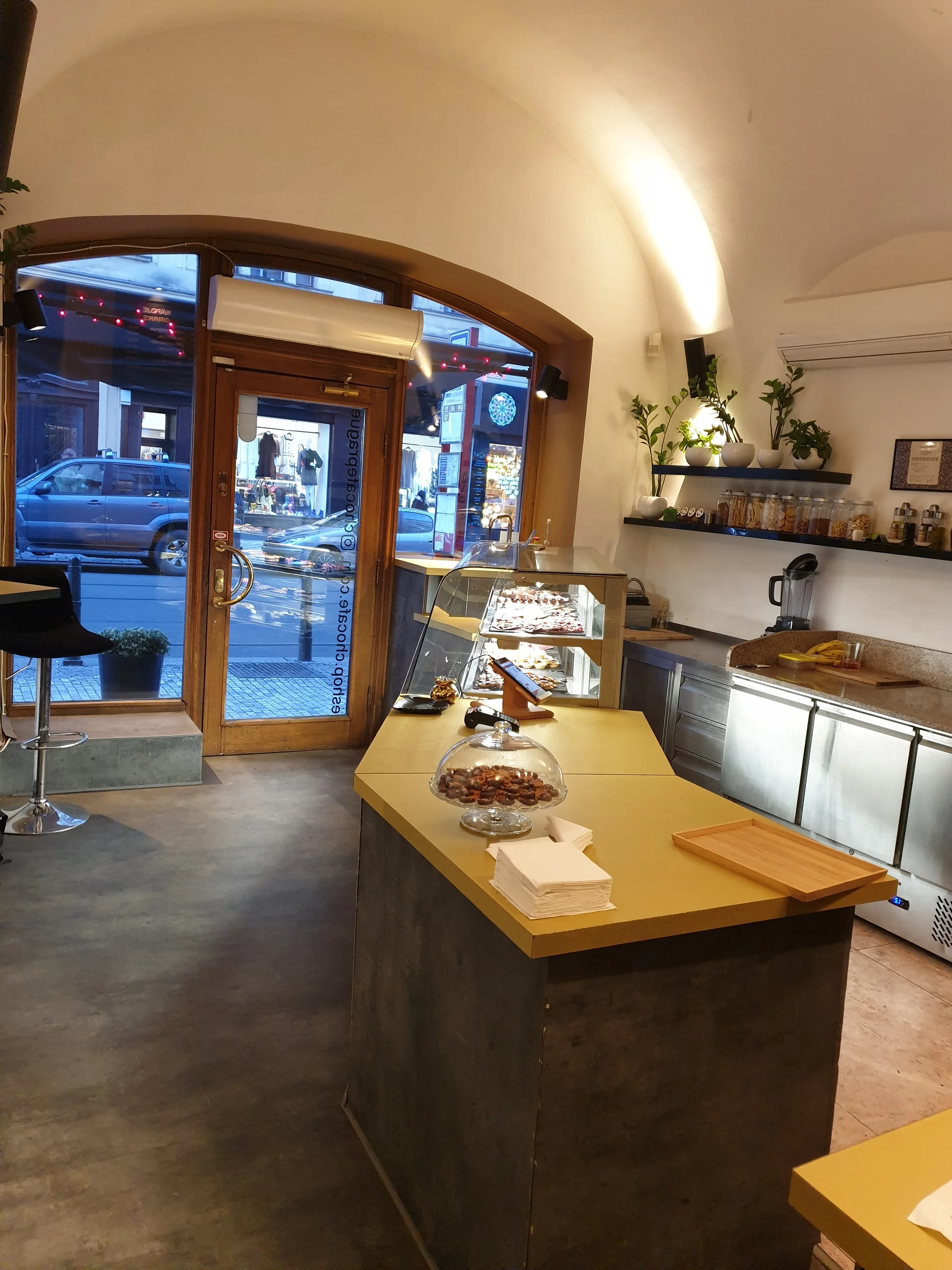 60min. čokoládový workshop: cake pops, lámaná čokoláda i máčené preclíky