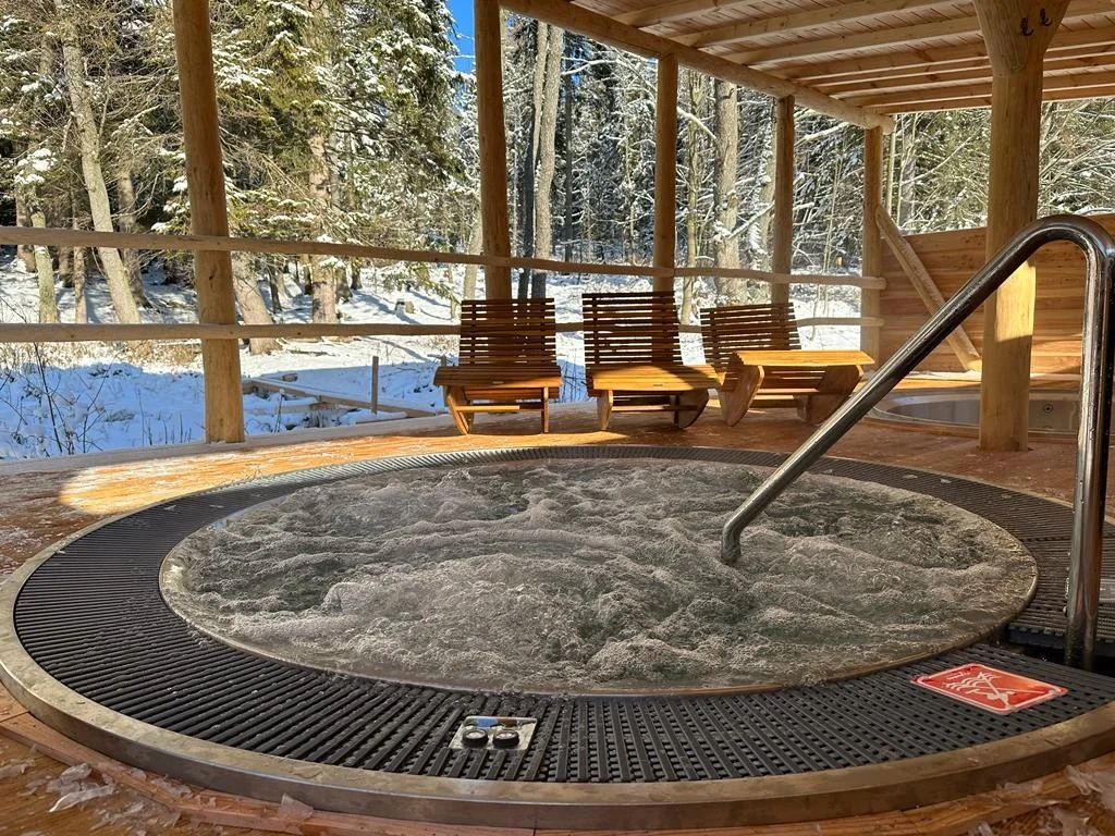 Ráj v přírodě Jeseníků s bohatou polopenzí a venkovním i vnitřním wellness, 1 km od celoroční ski arény