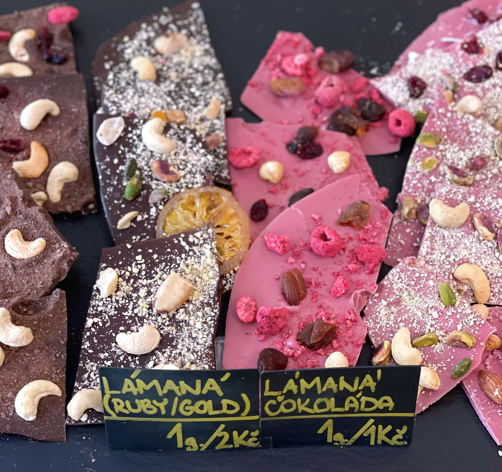 60min. čokoládový workshop: cake pops, lámaná čokoláda i máčené preclíky