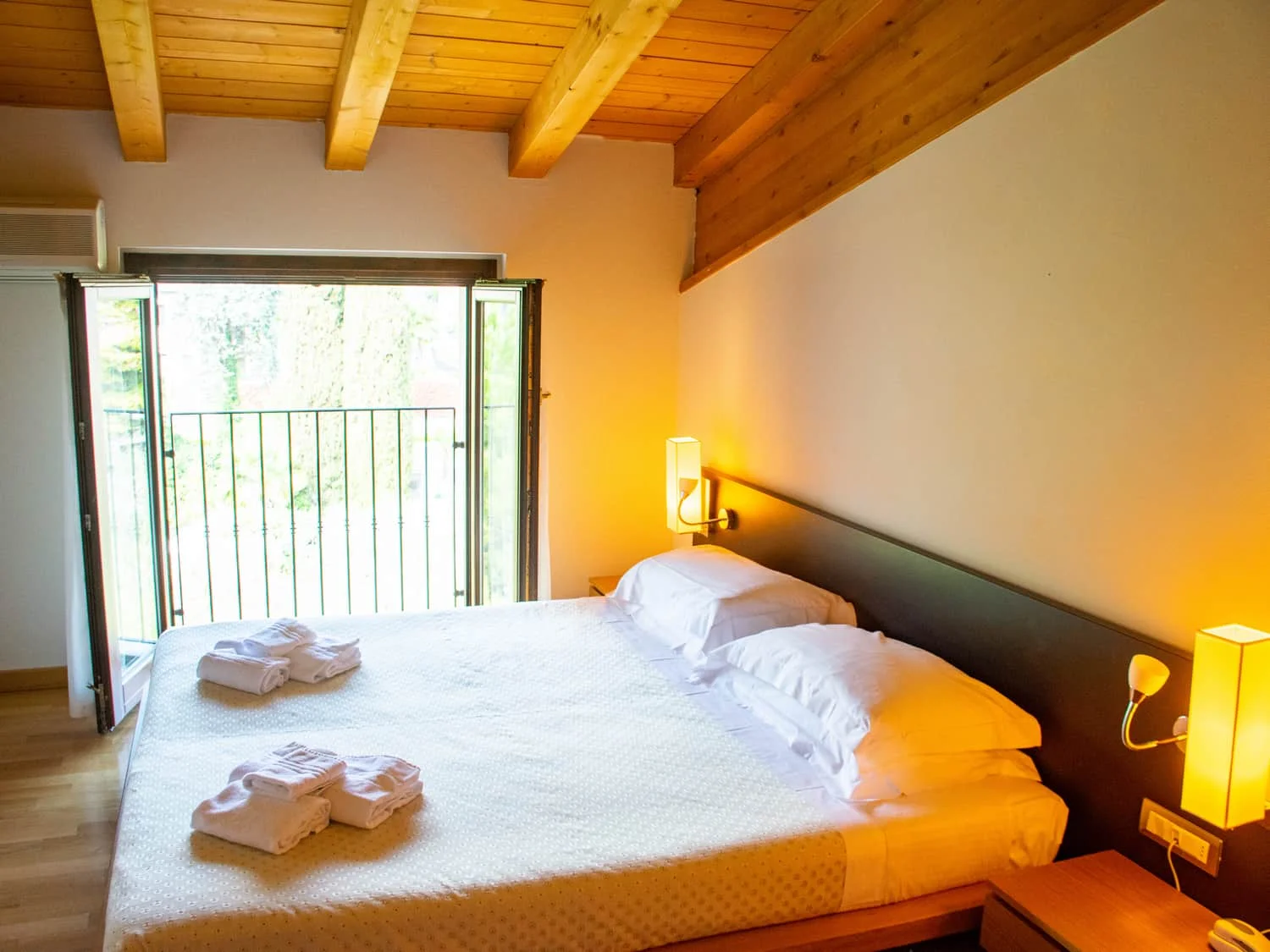 Hotel s bazénem, wellness a polopenzí u Lago di Garda jen 150 m od vyhlášené pláže La Romantica