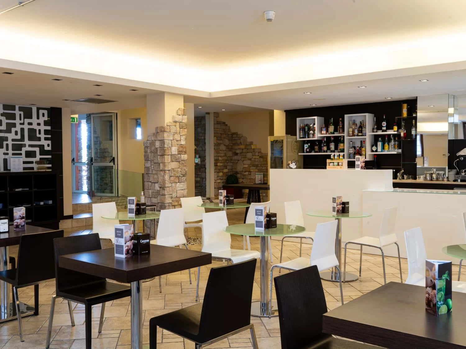 Hotel s bazénem, wellness a polopenzí u Lago di Garda jen 150 m od vyhlášené pláže La Romantica