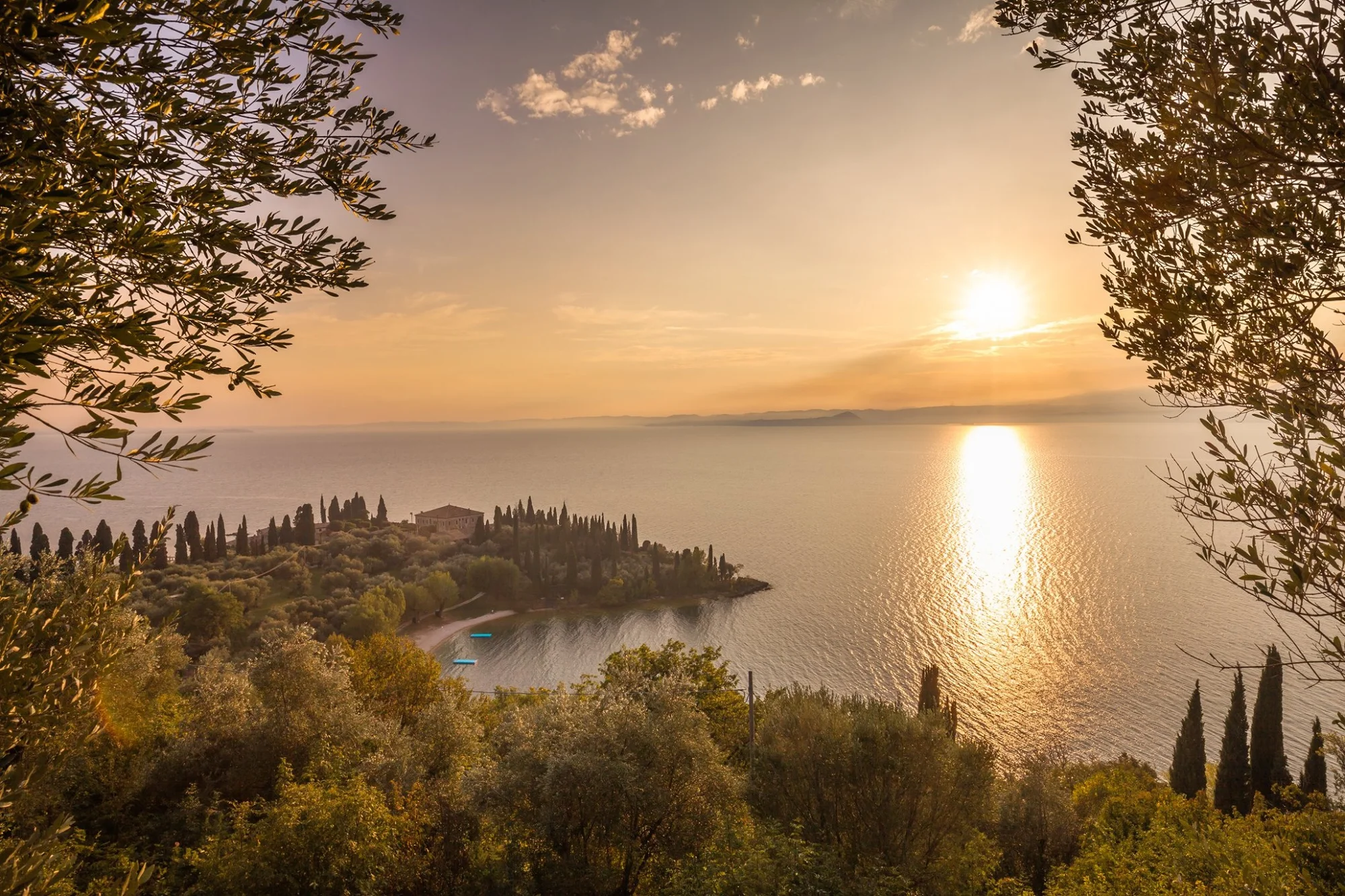 Hotel s bazénem, wellness a polopenzí u Lago di Garda jen 150 m od vyhlášené pláže La Romantica