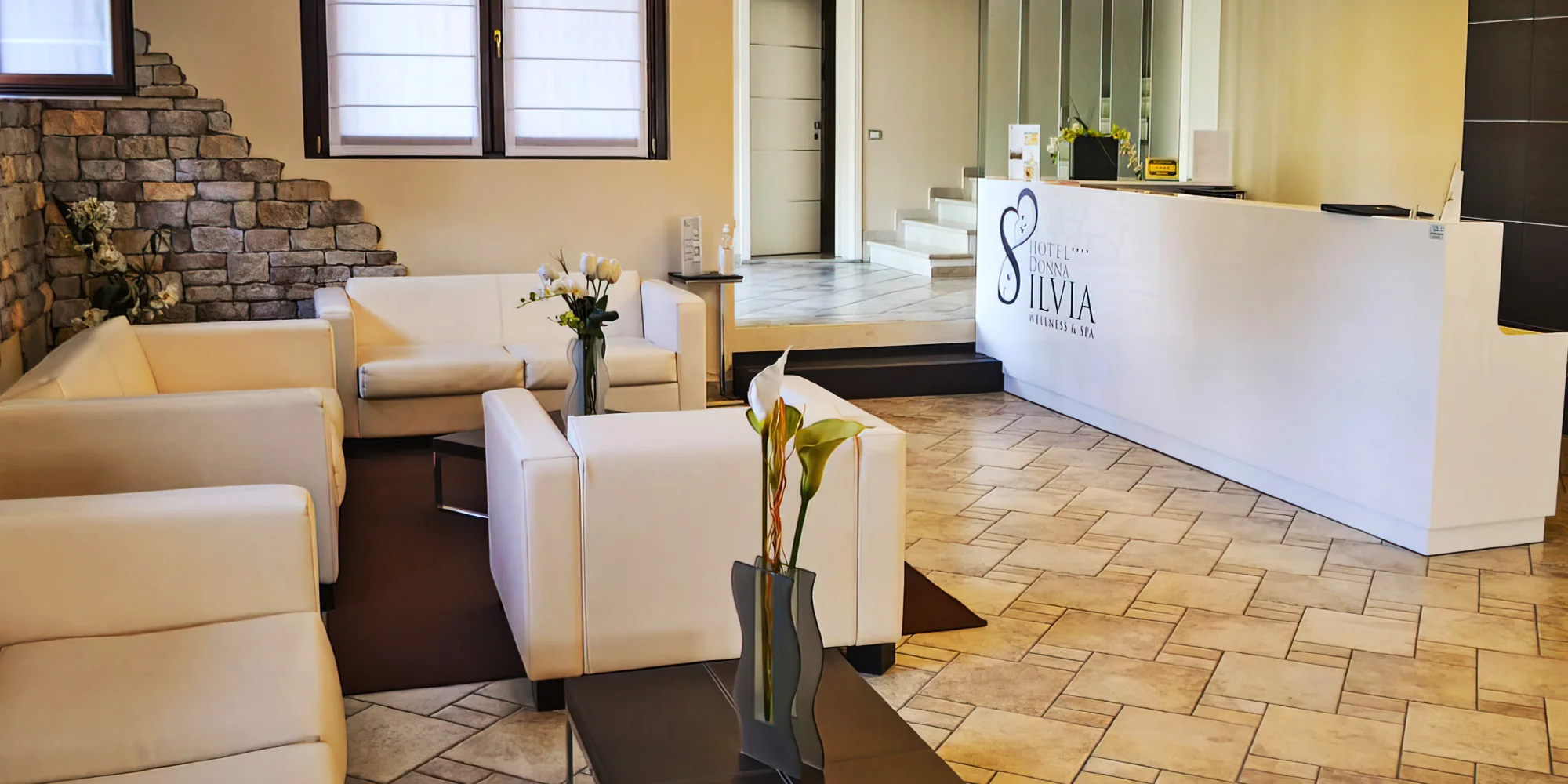 Hotel s bazénem, wellness a polopenzí u Lago di Garda jen 150 m od vyhlášené pláže La Romantica