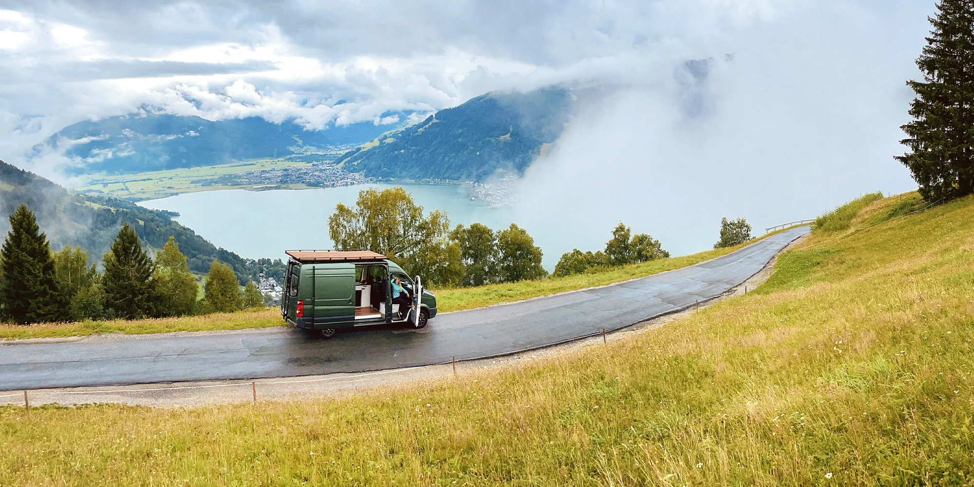 Pronájem obytné dodávky s kuchyňkou i střešní terasou: Mercedes Benz nebo Volkswagen Crafter