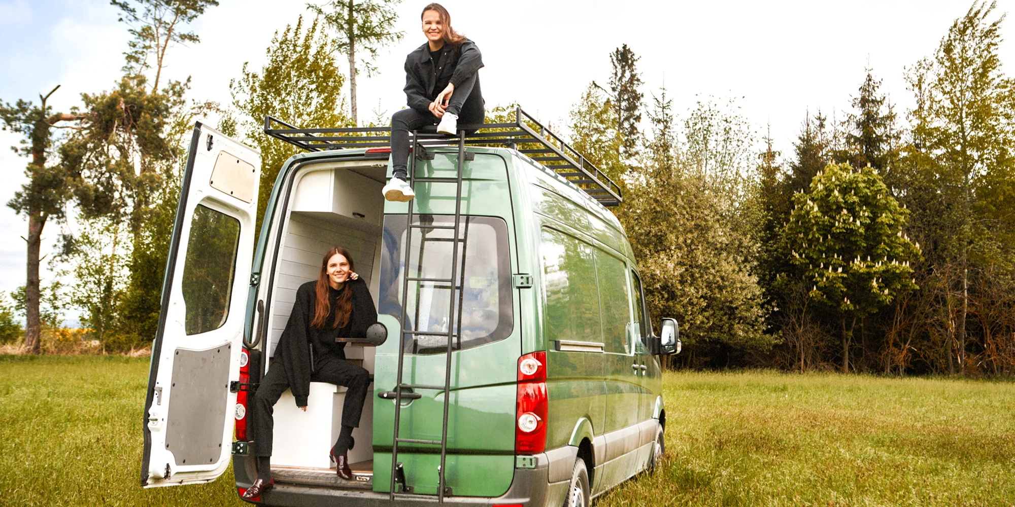 Pronájem obytné dodávky s kuchyňkou i střešní terasou: Mercedes Benz nebo Volkswagen Crafter