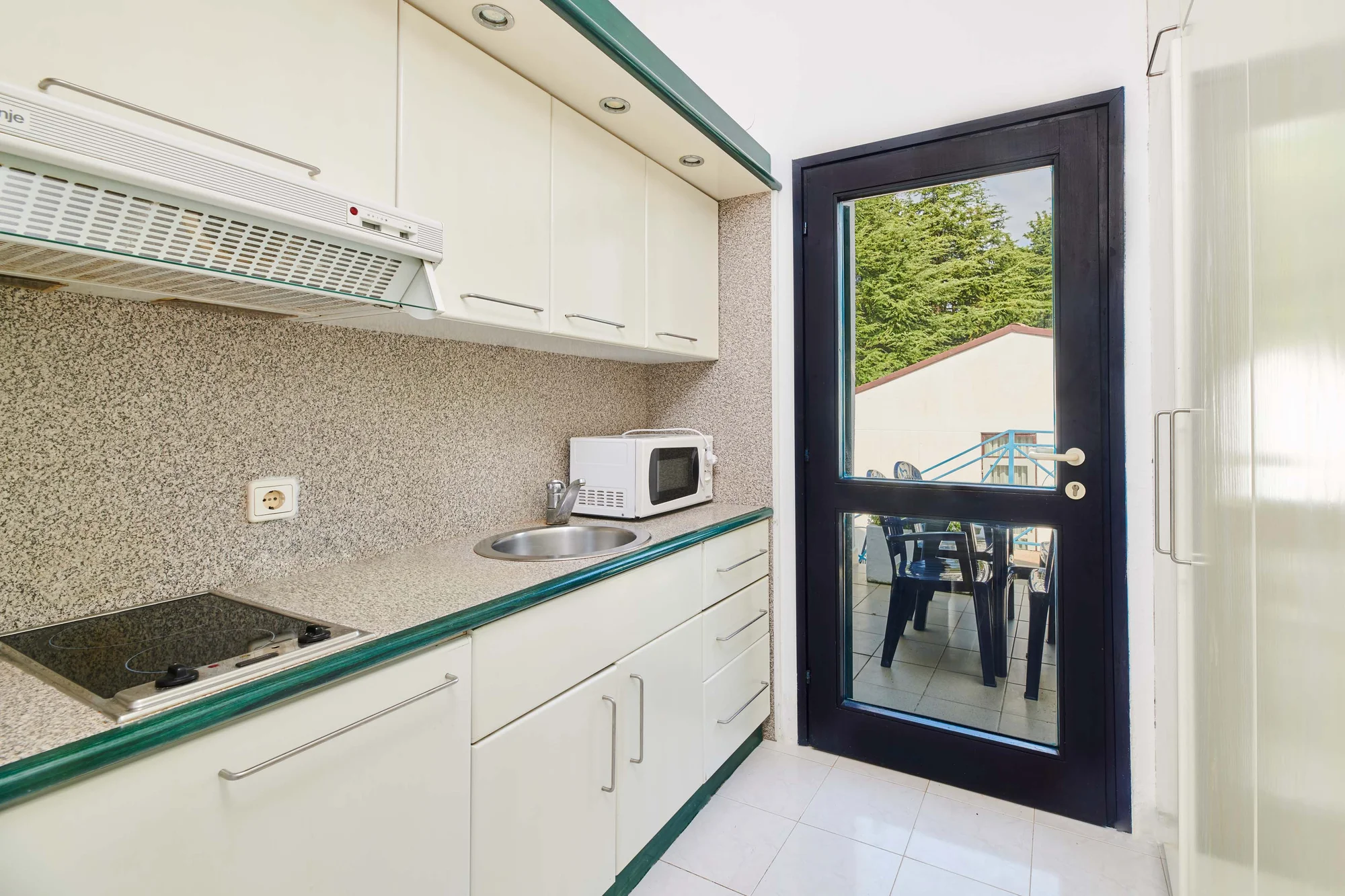 Dovolená na Istrii: apartmány pro celou rodinu přímo u pláže, bez stravy nebo s polopenzí