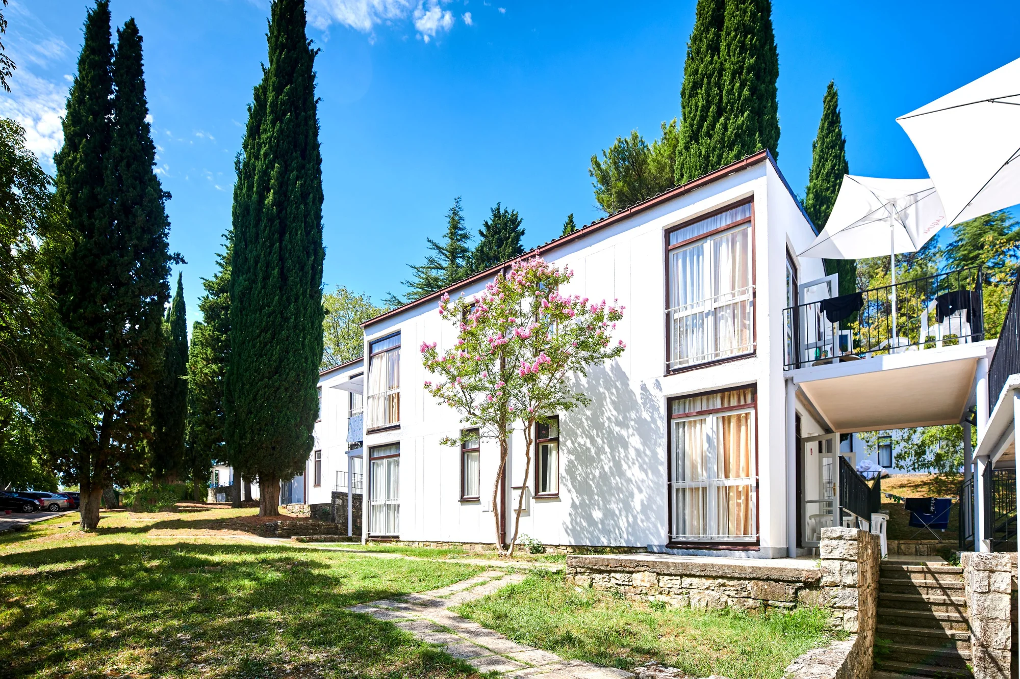 Dovolená na Istrii: apartmány pro celou rodinu přímo u pláže, bez stravy nebo s polopenzí