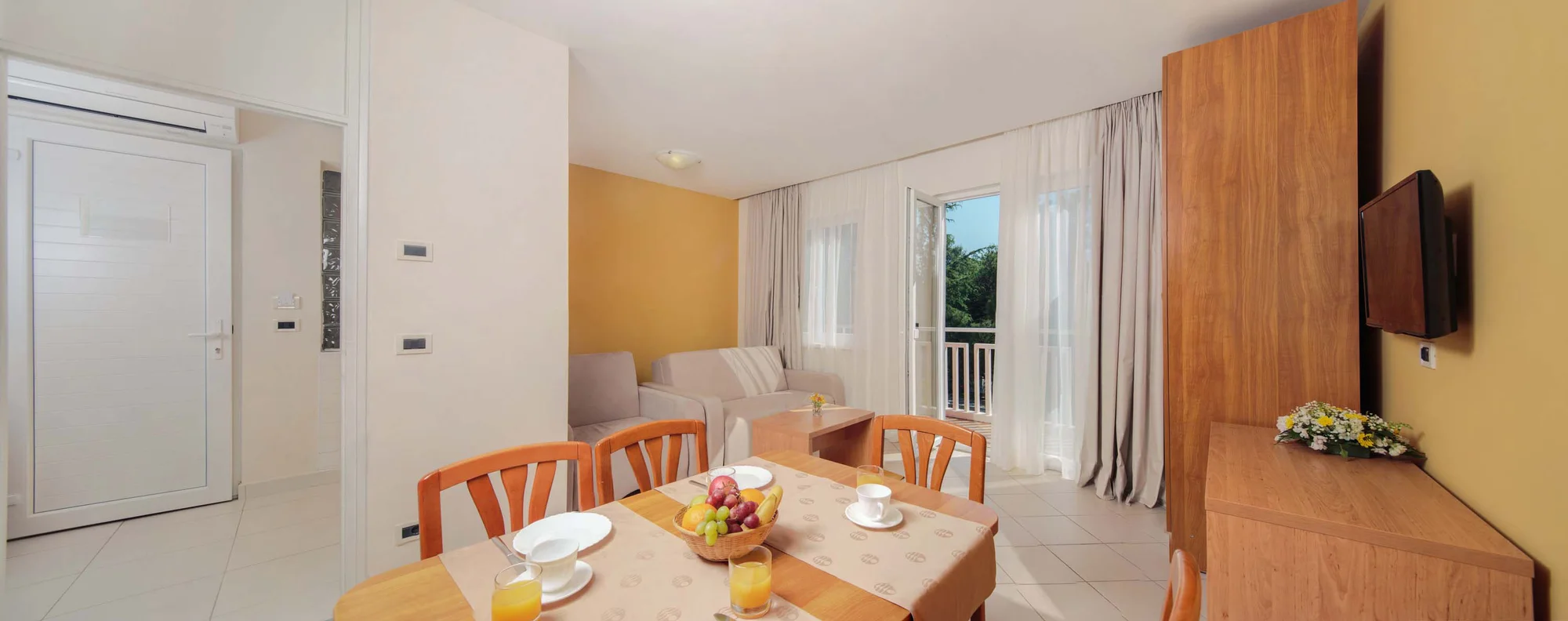 4* apartmány u pláže na Istrii: možnost snídaně či polopenze, bazény, tenisové kurty v blízkosti