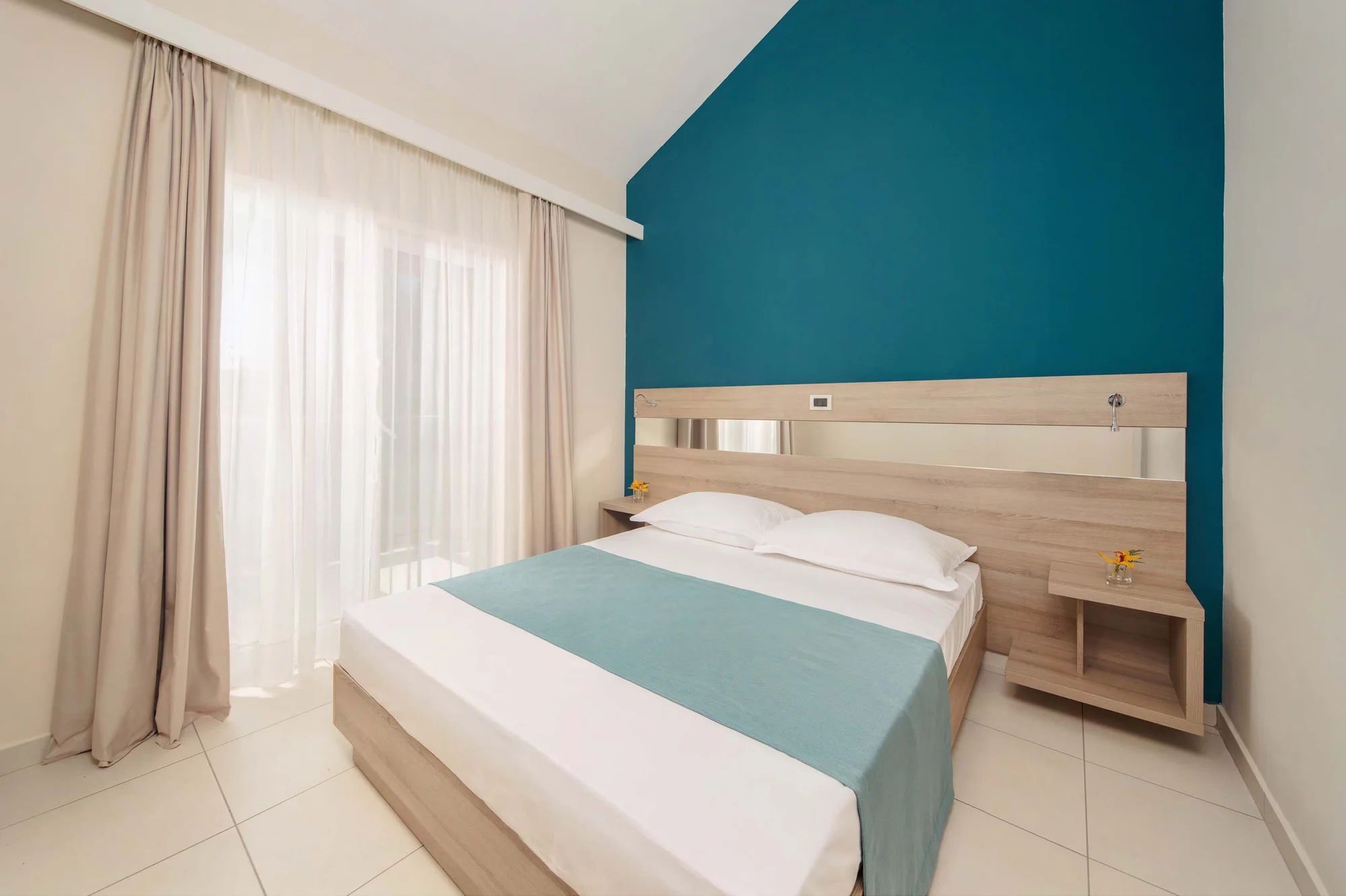 4* apartmány u pláže na Istrii: možnost snídaně či polopenze, bazény, tenisové kurty v blízkosti