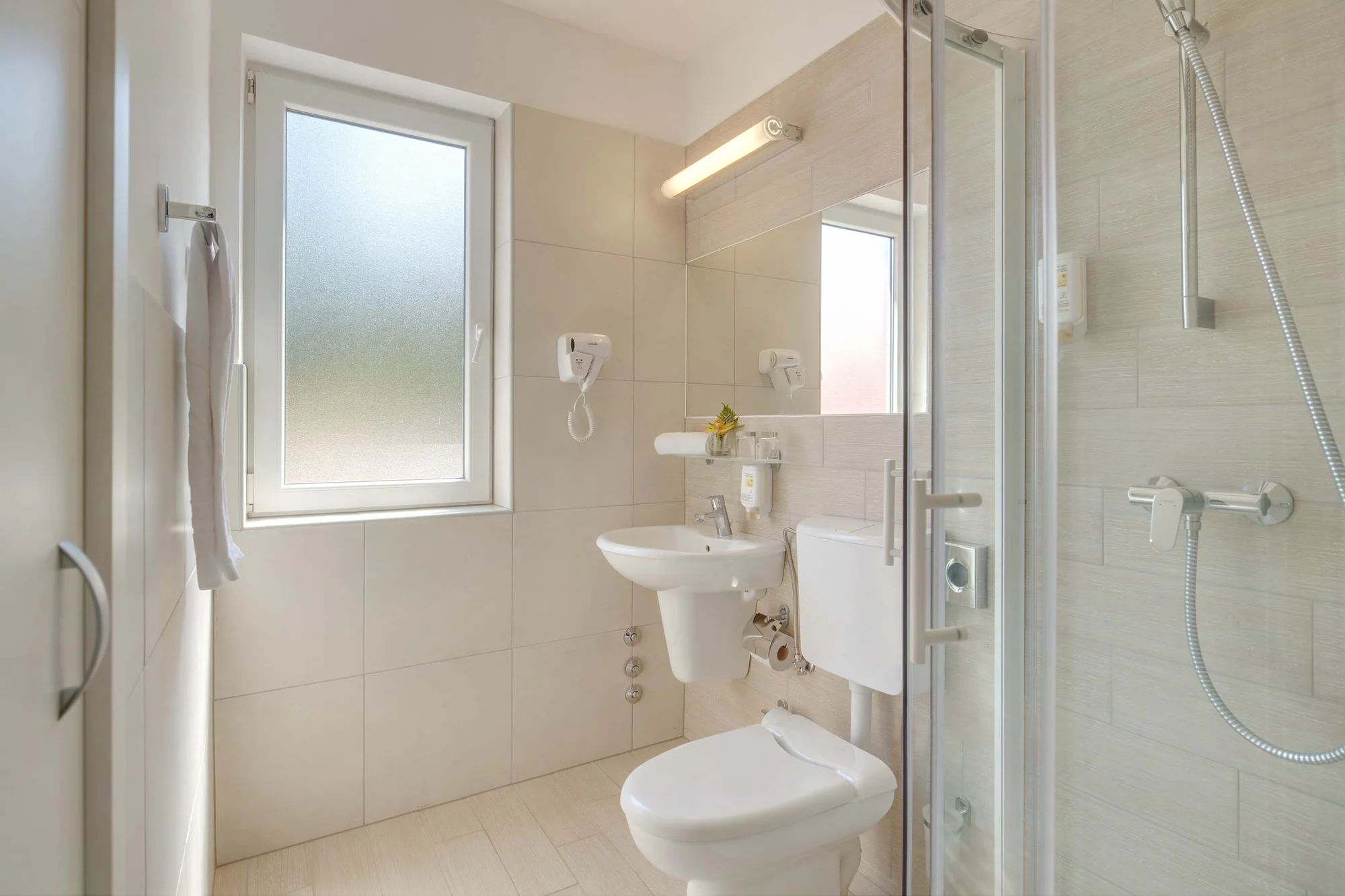 4* apartmány u pláže na Istrii: možnost snídaně či polopenze, bazény, tenisové kurty v blízkosti