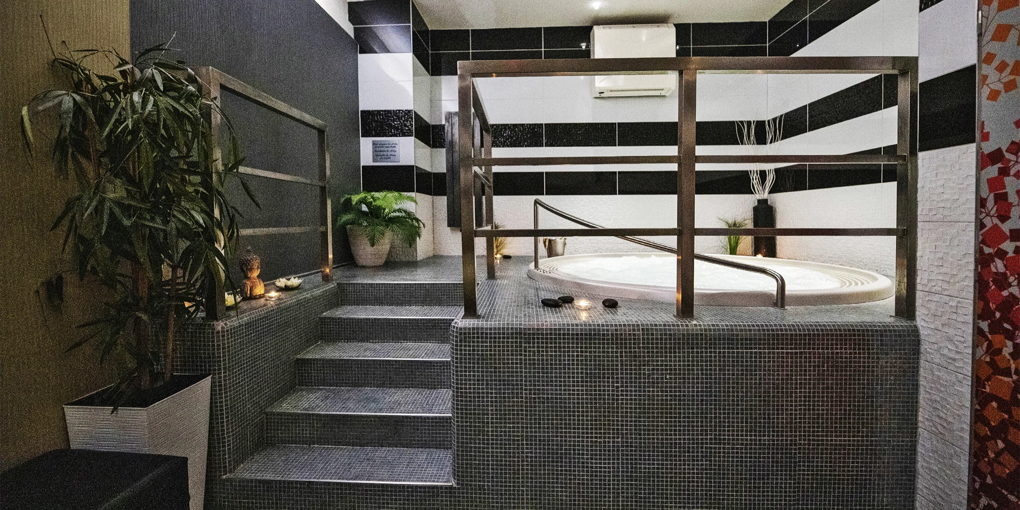 90–120 min. v soukromé VIP wellness zóně pro pár: vířivka i finská sauna
